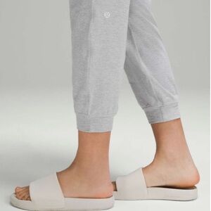 NWOT Lululemon Soft Jersey Classic-Fit Mid Rise Jogger Light Grey Sz 2